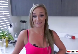 Godlike blonde hottie knows how to give a perfect blowjob